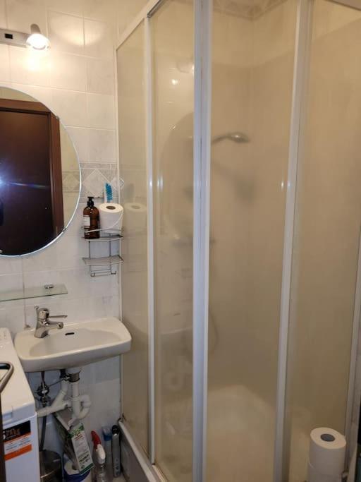 Mona Lisa Apartment Akureyri Buitenkant foto